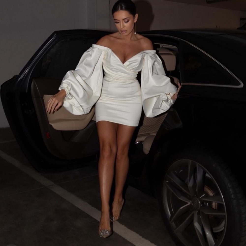 HOUSE OF CB 'Carlyn' Ivory Satin Balloon Sleeve Mini Dress white NWOT Size M